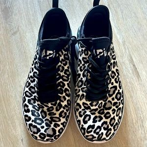 APL stylish trainers in goat die leopard print